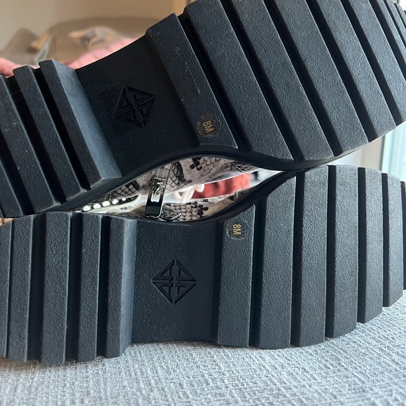 NWOT Antonio Melani Snake Print Combat Boot Sz 8 - Picture 4 of 5